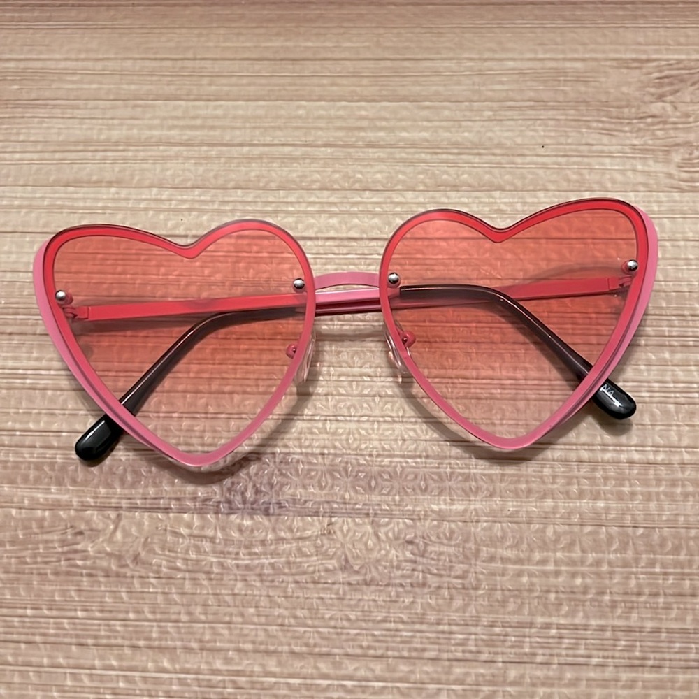 Pink heart shape sunglasses 🕶️ 💕
